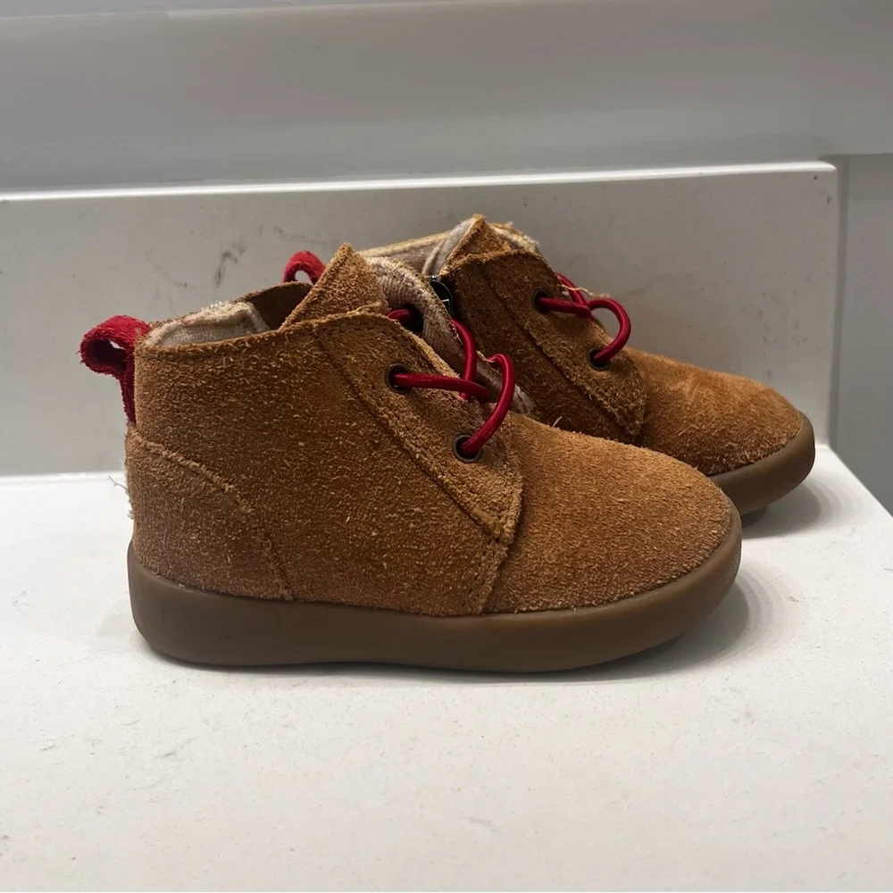 Infant Ugg Chukka Boot - Picture 2 of 8